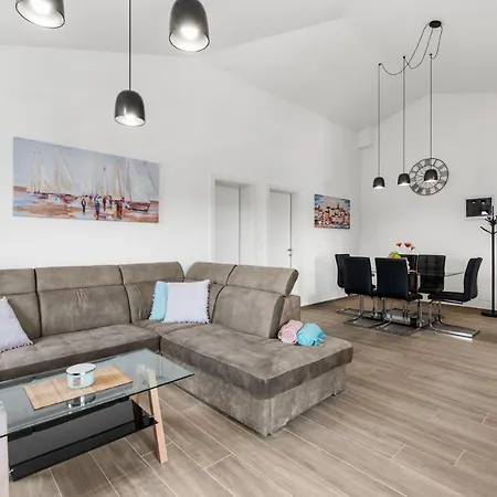 Grivicic B Apartman *